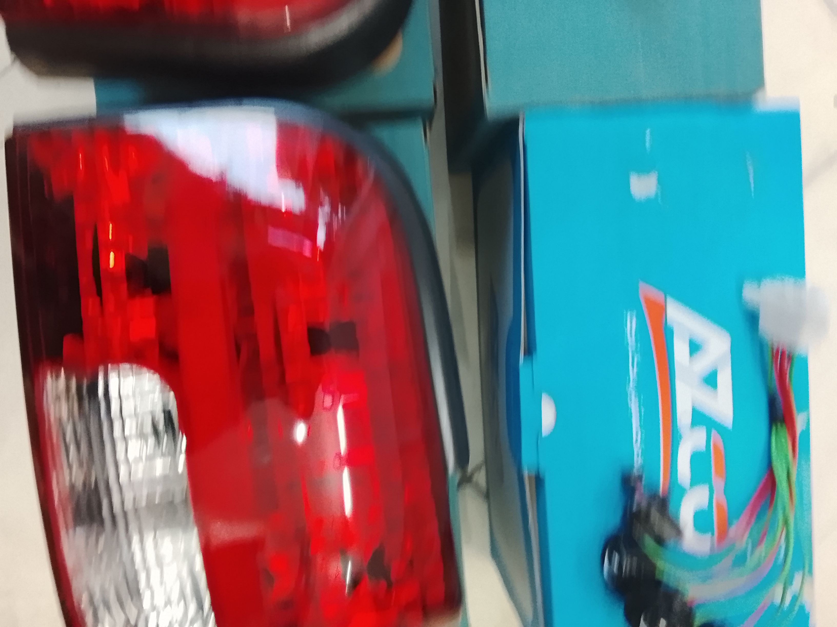 چراغ خطر عقب پراید ۱۳۱ سمت راست برند آذرکو