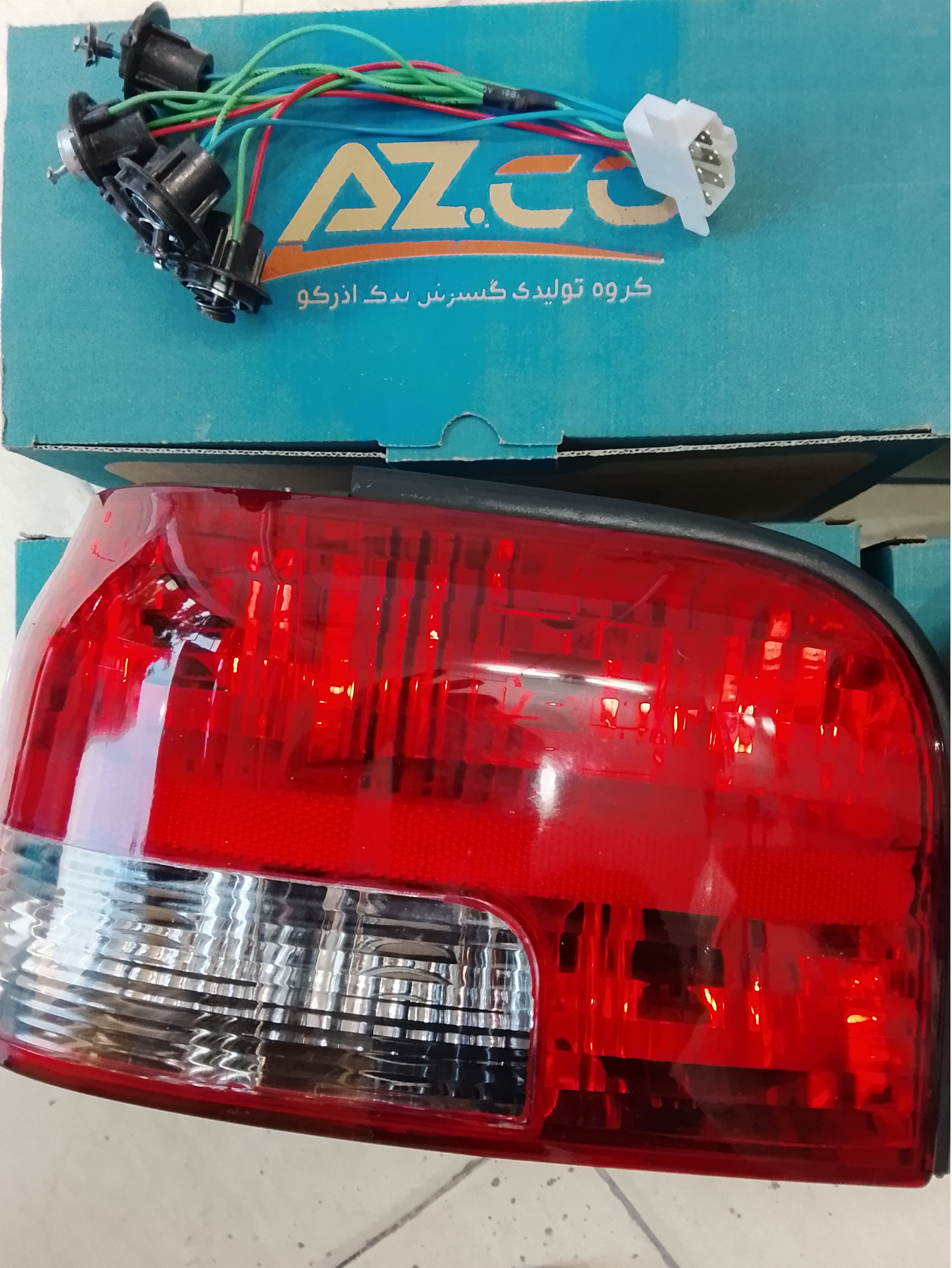 چراغ خطر عقب پراید ۱۳۱ سمت چپ برند آذرکو